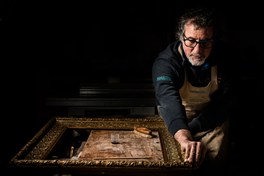 Viaggio tra i lavori della Legnoteca di Riccardo Gaiaschi a Rapallo